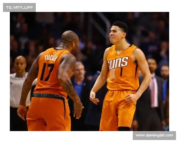 布克比赛录像分析 聚焦防守策略与对抗技巧