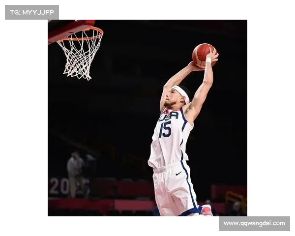 德文·布克凭借卓越得分能力在比赛中始终找到得分机会 德文·布克凭借卓越得分能力在比赛中始终找到得分机会